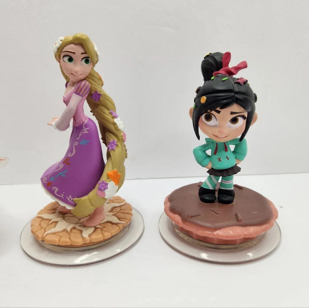 Disney Infinity 1.0 2.0 Lot Of 6 Characters  and Extras